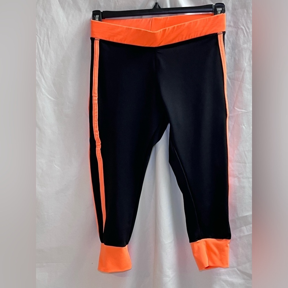 Prestige Edge Women’s size large black and orange Capri Leggings